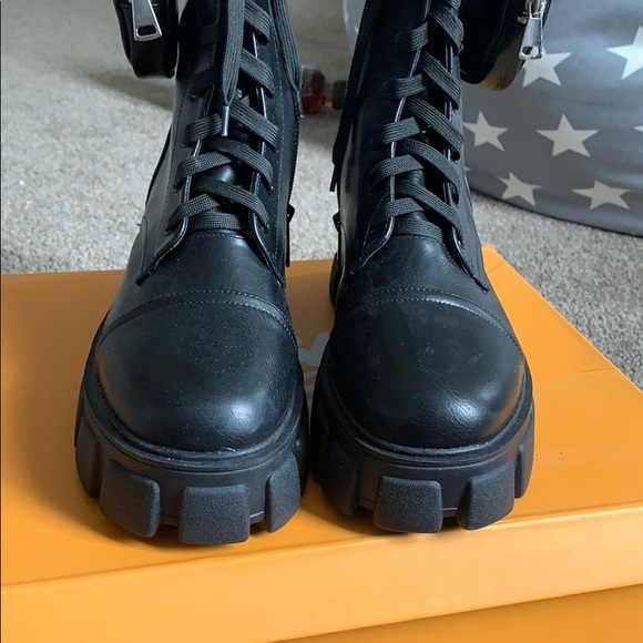 Black lace-up chunky boots with a pouch detail - Picture 2 of 5